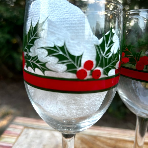 Vintage Christmas Libbey Holly And Berries Goblets, Set of 3 - Picture 5 of 7